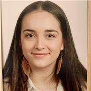 Doy clases de repaso a niños de ESO y primaria y puedo dar clases de dibujo (óleo, pastel, lápiz, retrato, acuarela...) a gente de cualquier edad